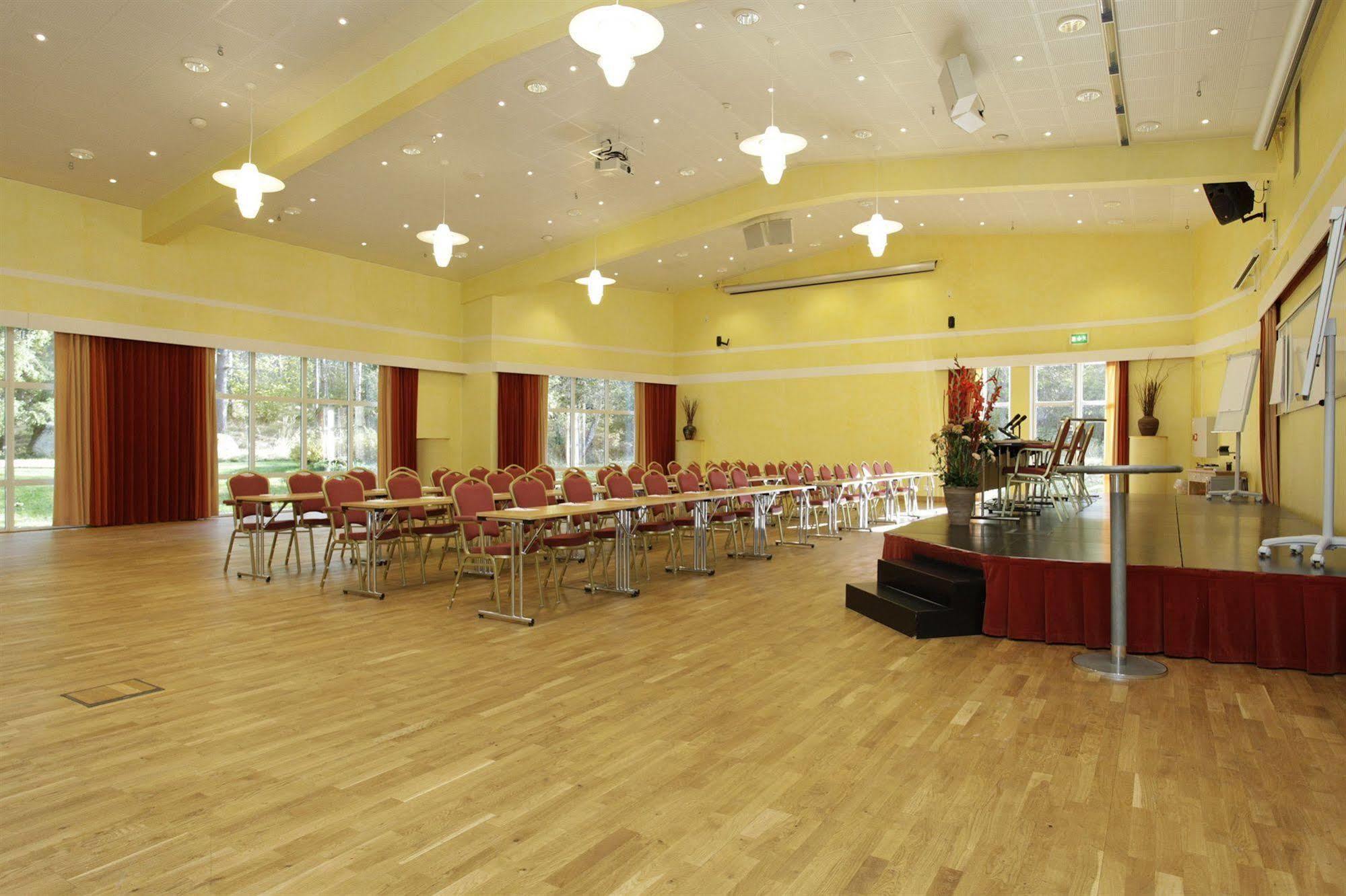 Hotel Nova Park Conference à Knivsta  Extérieur photo